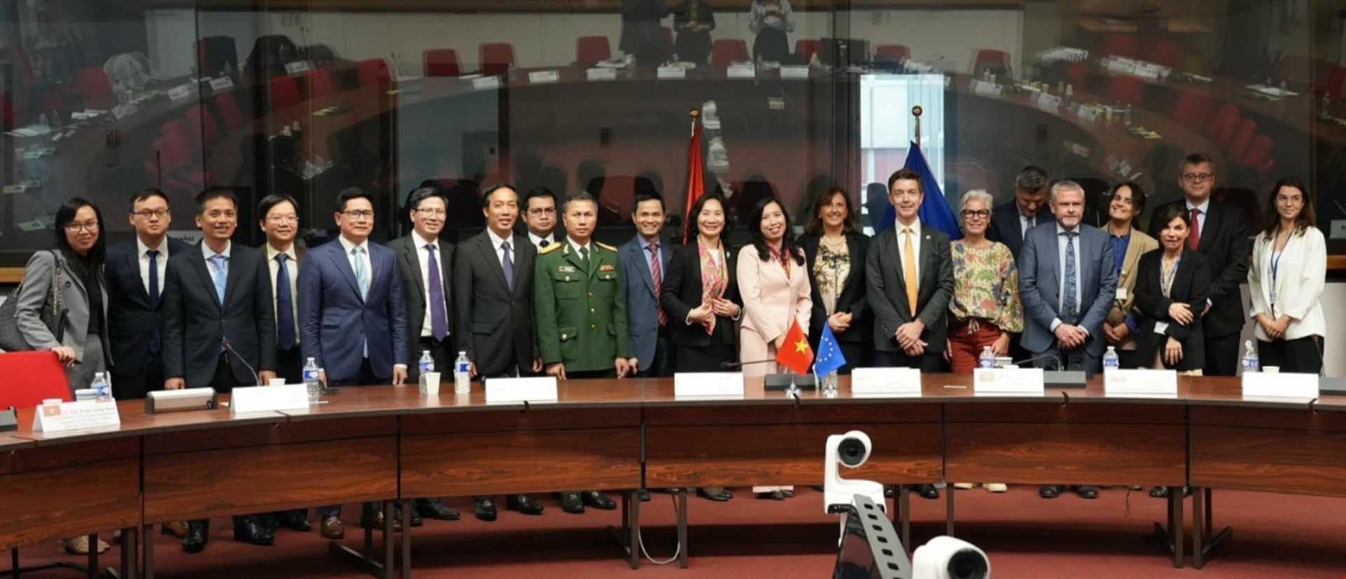 Các đại biểu Việt Nam và EU dự Phiên họp lần 4 của Ủy ban hỗn hợp Việt Nam-EU. (Nguồn: TTXVN)