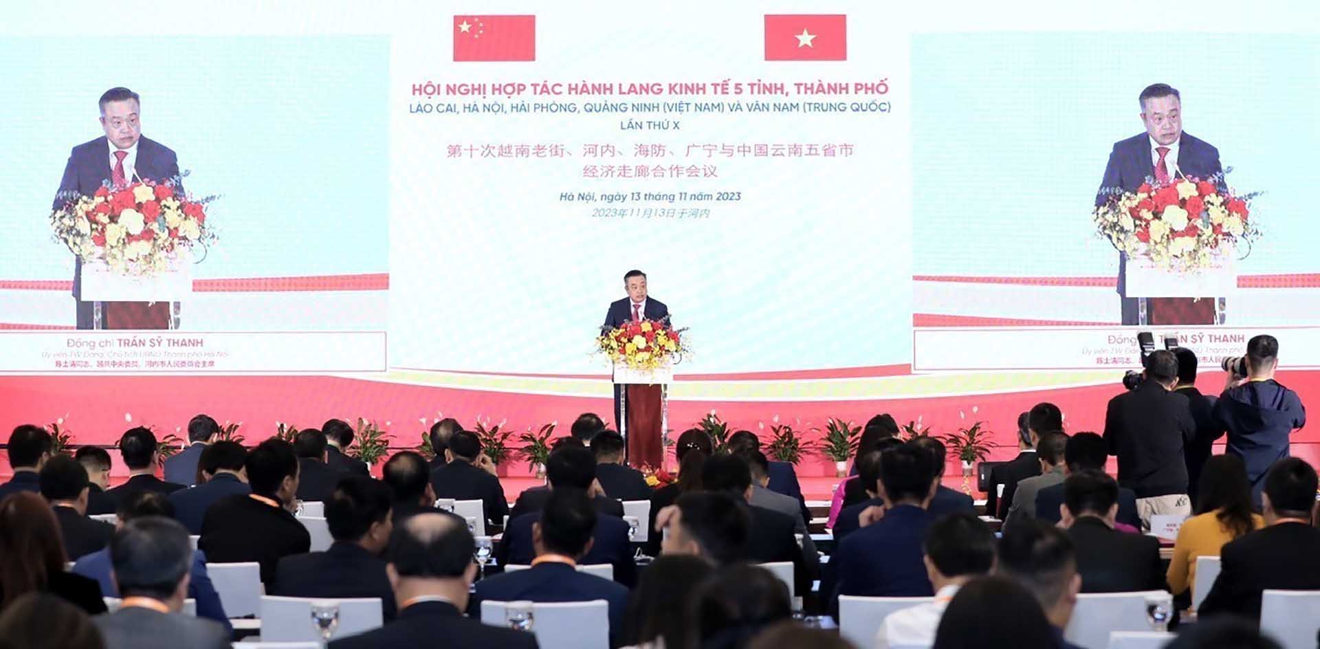 Chủ tịch UBND thành phố Hà Nội Trần Sỹ Thanh phát biểu khai mạc hội nghị. (Nguồn: TTXVN)