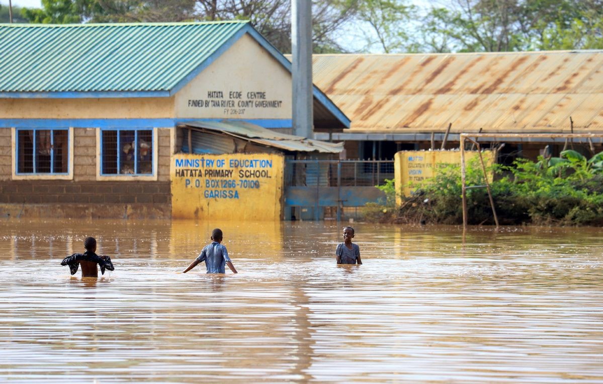 18 trong số 47 tỉnh ở Kenya bị ảnh hưởng bởi lũ lụt, trong đó nghiêm trọng nhất là cư dân ở các khu vực khô cằn và bán khô cằn như các vùng Tana River, Makueni, Wajir, Isiolo, Marsabit và Mandera. (Nguồn: Tân Hoa xã)