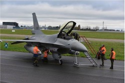 Romania mở trung tâm huấn luyện phi công Ukraine lái chiến đấu cơ F-16 của Mỹ