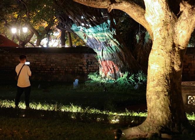 Night tour at the Temple of Literature introduces modern lighting system and 3D light mapping. VNA Photo Night tour at the Temple of Literature introduces modern lighting system and 3D light mapping. VNA Photo