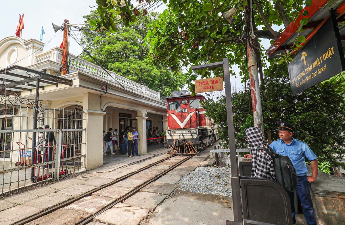 New special train services to link centre of Hanoi with Gia Lam train factory. (Photo: Baogiaothong)