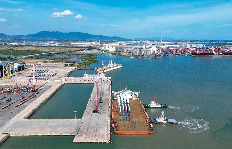 Việc tiếp nhận thành công chuyến tàu hàng rời Jin Wan Shi Dai đánh dấu sự khởi đầu thuận lợi cho tiềm năng phát triển và khai thác tàu hàng điện gió trong năm 2023.