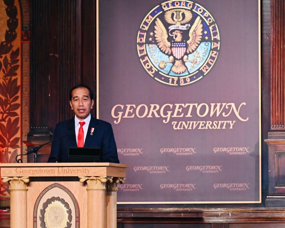 (11.14) Tổng thống Indonesia Joko Widodo khẳng định chính sách của Indonesia và ASEAN về cạnh tranh nước lớn tại Đại học Georgetown, Mỹ ngày 13/11. (Nguồn: Kemlu)