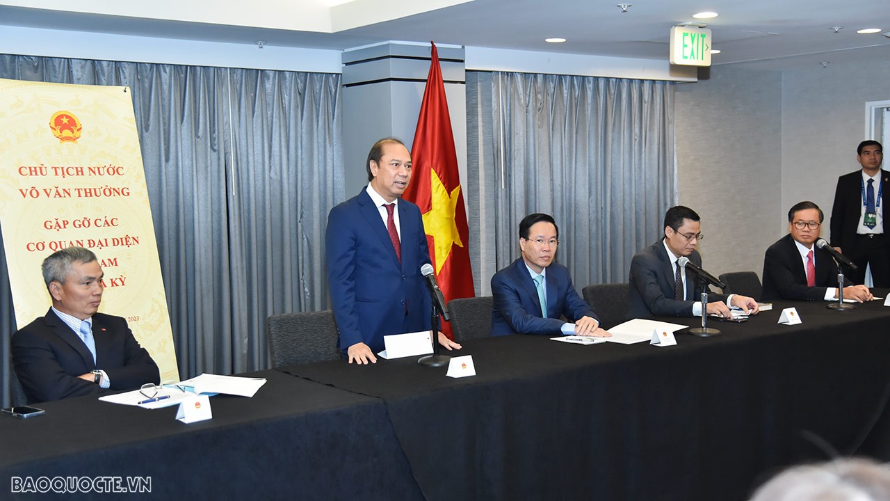 APEC 2023: Chủ tịch nước Võ Văn Thưởng gặp mặt lãnh đạo, cán bộ các Cơ quan đại diện Việt Nam tại Hoa Kỳ