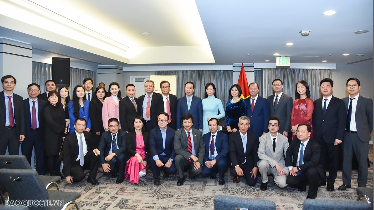 APEC 2023: Chủ tịch nước Võ Văn Thưởng gặp mặt lãnh đạo, cán bộ các Cơ quan đại diện Việt Nam tại Hoa Kỳ