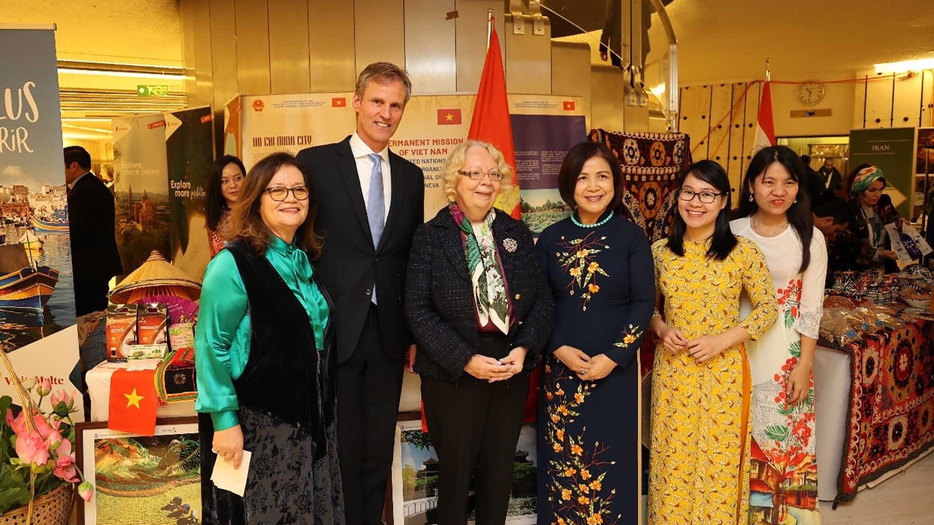 Quảng bá sản phẩm mỹ nghệ, nông sản và ẩm thực Việt Nam tại Hội chợ quốc tế Liên hợp quốc