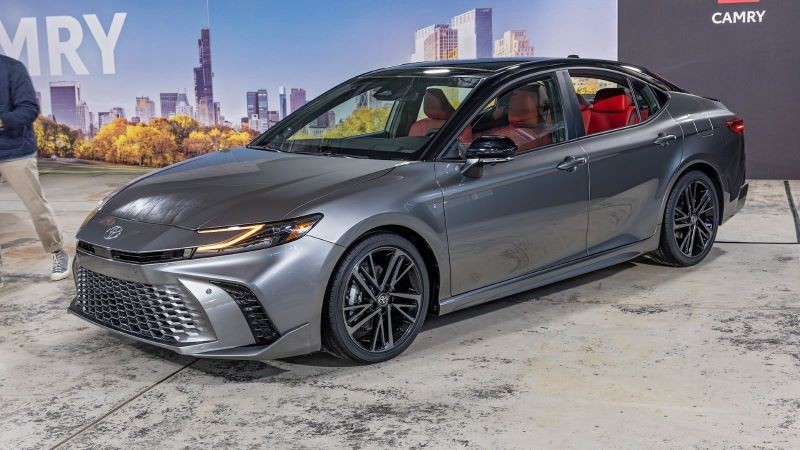 Toyota Camry 2025 ra mắt thị trường Mỹ, chỉ sử dụng động cơ hybrid