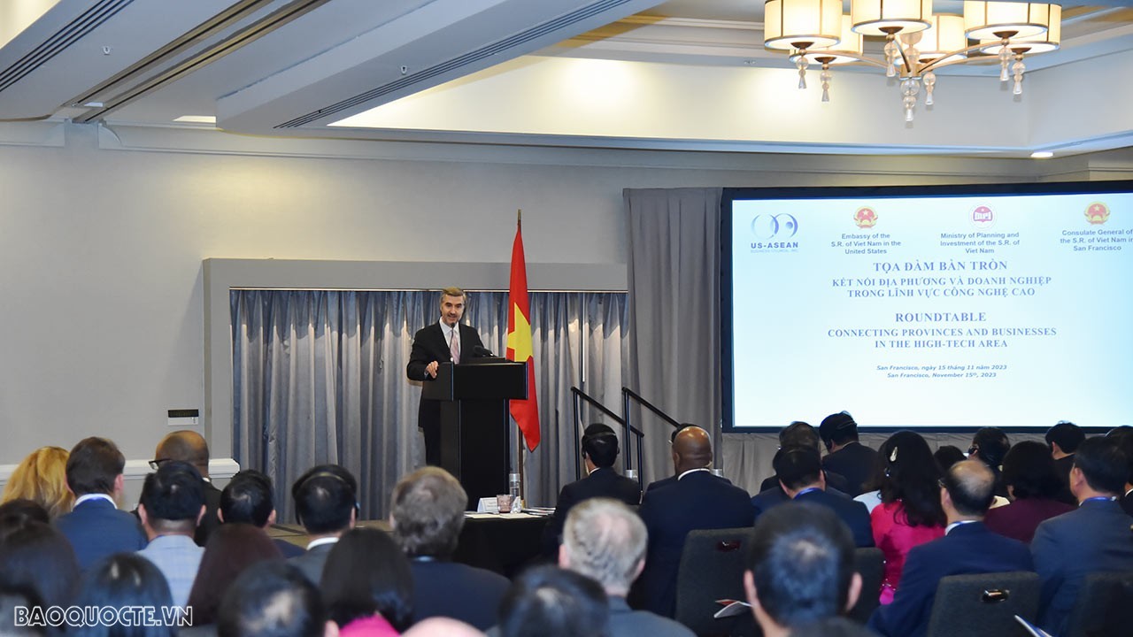 APEC 2023: President Vo Van Thuong attends roundtable connecting Vietnamese, US businesses and localities