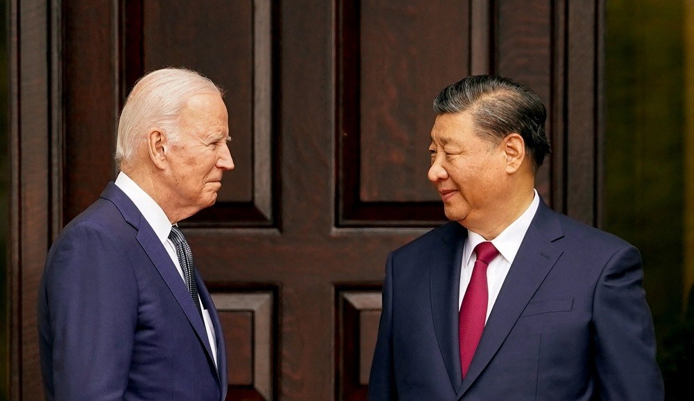 (11.15) Tổng thống Mỹ Joe Biden (trái) và Chủ tịch Trung Quốc Tập Cận Bình trong cuộc gặp ngày 15/11 tại vườn Filoli, bang California, Mỹ. (Nguồn: Reuters)