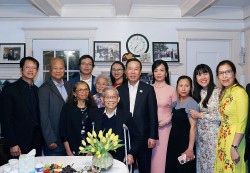 APEC 2023: Chủ tịch nước Võ Văn Thưởng thăm gia đình kiều bào yêu nước tại Hoa Kỳ
