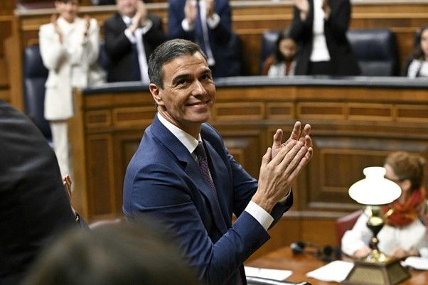 Thủ tướng Tây Ban Nha Pedro Sanchez tái đắc cử nhiệm kỳ mới sau khi nhận được 179 phiếu thuận và 171 phiếu chống, không có phiếu trắng trong cuộc bỏ phiếu ngày 16/11 tại Quốc hội. (Nguồn: AFP)