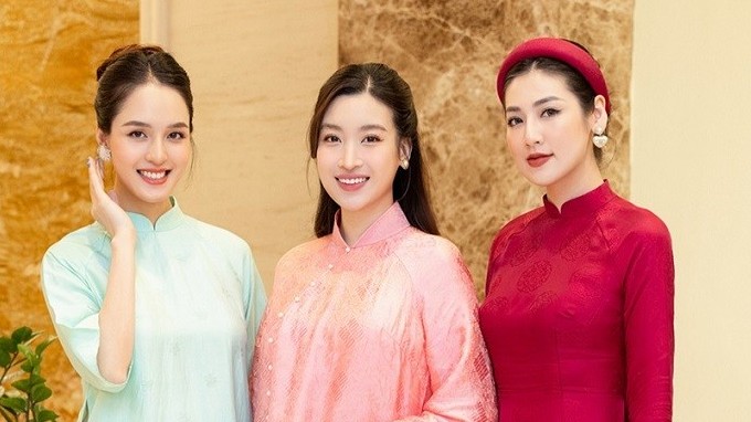 Dàn Hoa hậu, Á hậu Việt Nam khoe sắc với áo dài rực rỡ sắc màu do Ngọc Hân thiết kế