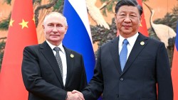 Tổng thống Putin ca ngợi quan hệ Nga - Trung, thay tư lệnh lực lượng tên lửa