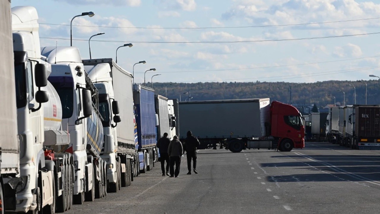 Các hãng vận tải Ukraine gặp khó trước động thái ‘hội đồng’ của 5 quốc gia EU; Đức nói không có dấu hiệu hòa đàm