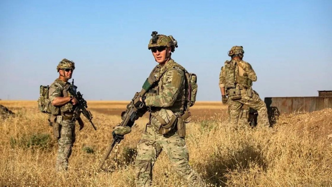 (11.19) Binh sĩ Mỹ trong đợt tuần tra ngày 14/6 tại tỉnh Hasakah nằm ở Đông Bắc Syria, giáp Thổ Nhĩ Kỳ. (Nguồn: AFP/Getty Images)
