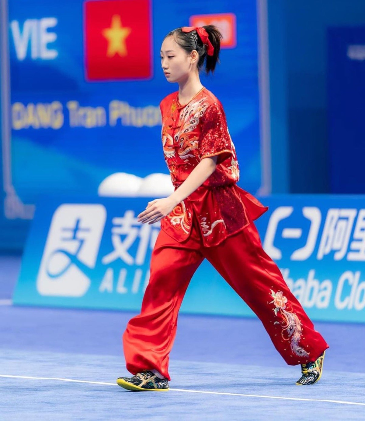 Sáng 20/11, Đặng Trần Phương Nhi mang về tấm Huy chương vàng nội dung nam quyền nữ cho Việt Nam tại giải vô địch wushu thế giới 2023 ở Mỹ. Đây là huy chương vàng thứ hai của cô tại giải vô địch thế giới lần này. Ngày 19/11, cô được chấm điểm cao nhất ở nội dung nam côn nữ.