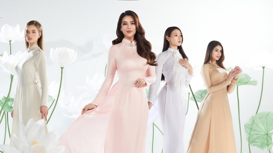 Hoa hậu Trái đất 2023 tổ chức tại Việt Nam, nghệ sĩ Trương Ngọc Ánh và top 3 Miss Earth 2022 chụp ảnh cùng áo dài truyền thồng