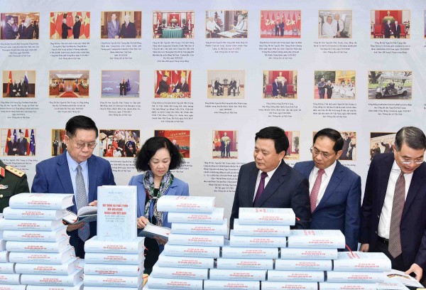 Ra mắt sách của Tổng Bí thư Nguyễn Phú Trọng về ngoại giao 'cây tre Việt Nam'