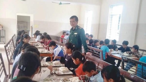 "Accompany with Border Dormitory" to support Dan Lai ethnic students in Nghe An