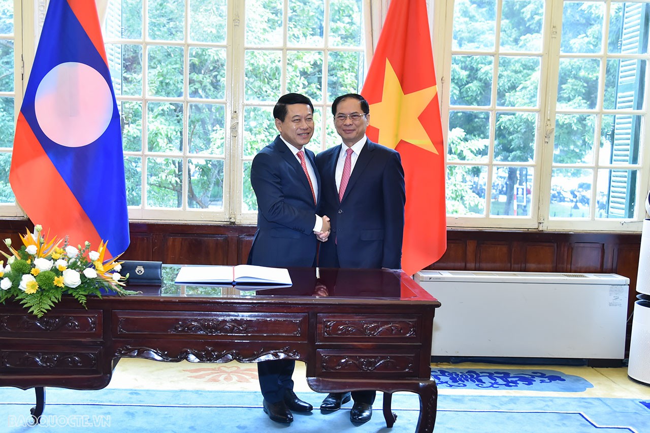 Đây là dịp để hai bên rà soát, đánh giá tình hình quan hệ hợp tác giữa Việt Nam-Lào trong năm qua, từ đó tham mưu cho Lãnh đạo cấp cao hai nước về những định hướng lớn cho quan hệ hợp tác giữa hai nước trong năm 2024 và những năm tiếp theo; chia sẻ quan điểm về các vấn đề quốc tế, khu vực mà hai bên cùng quan tâm.
