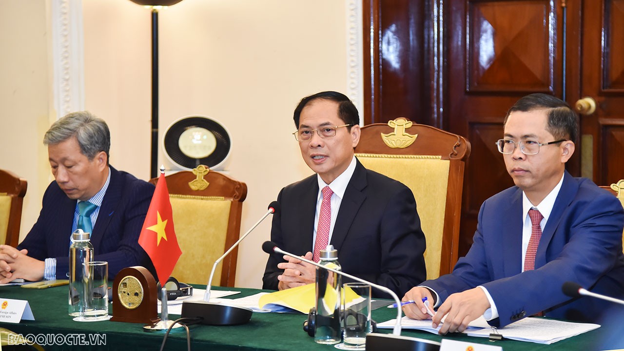 Bộ trưởng Ngoại giao Bùi Thanh Sơn đón, đồng chủ trì tham vấn chính trị với Phó Thủ tướng, Bộ trưởng Ngoại giao Lào Saleumxay Kommasith