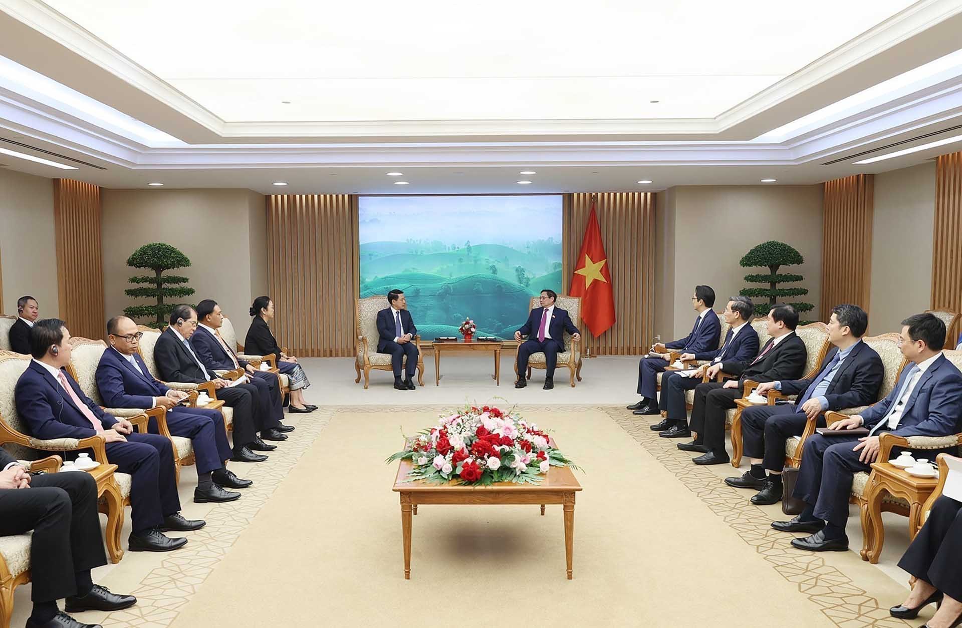 Thủ tướng Phạm Minh Chính tiếp Phó Thủ tướng, Bộ trưởng Ngoại giao Lào Saleumxay Kommasith. (Nguồn: TTXVN)
