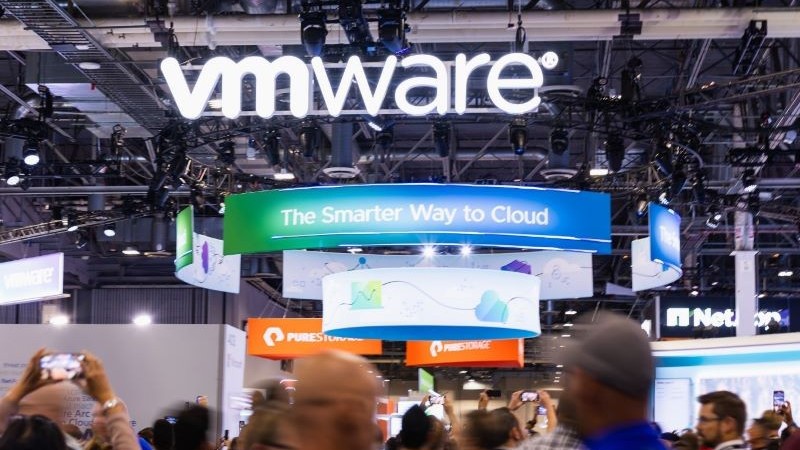 Broadcom hoàn tất thương vụ 69 tỷ USD mua lại công ty công nghệ đám mây VMware