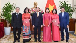 Bộ trưởng Ngoại giao Bùi Thanh Sơn trao quyết định bổ nhiệm Lãnh đạo cấp Vụ