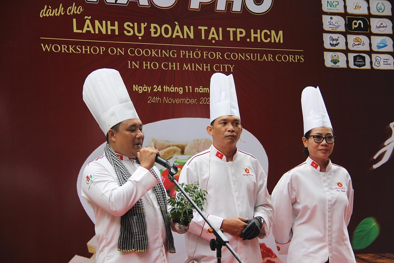 Lớp học nấu phở dành cho Lãnh sự đoàn tại TP. Hồ Chí Minh