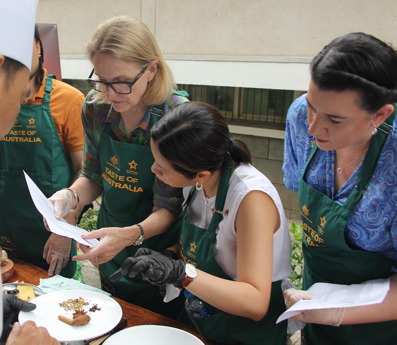 Lớp học nấu phở dành cho Lãnh sự đoàn tại TP. Hồ Chí Minh