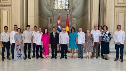 Cuba trao tặng Huy chương Hữu nghị cho Đại sứ Lê Thanh Tùng