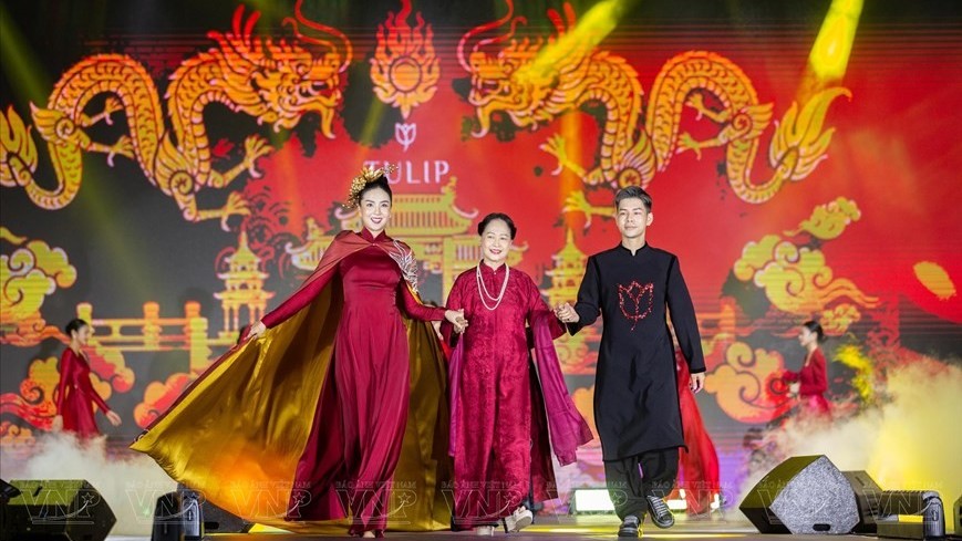 Hanoi’s past and present beauty through ao dai collection