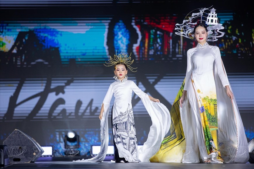 Hanoi’s past and present beauty through ao dai collection