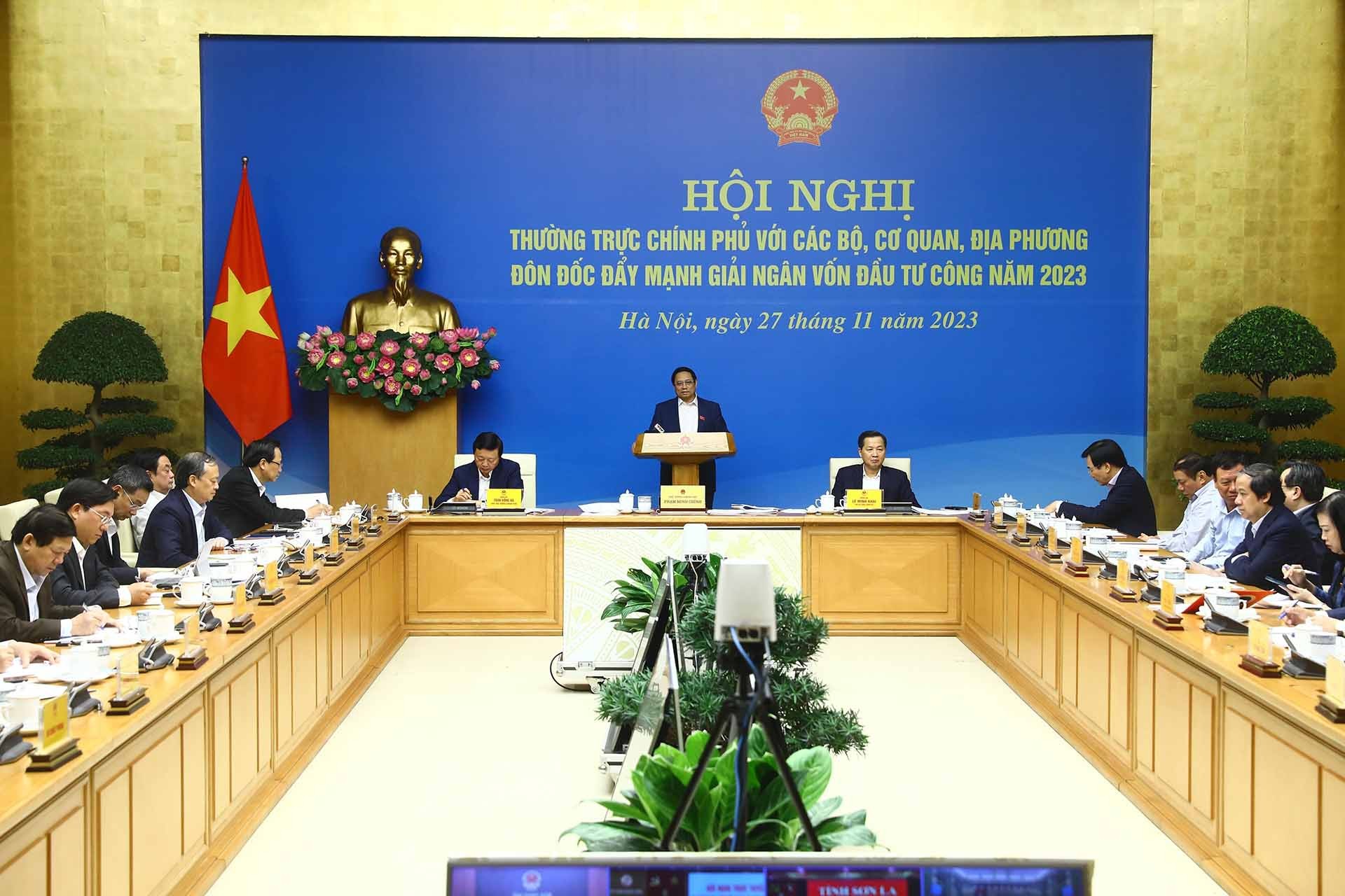 Thủ tướng Phạm Minh Chính chủ trì cuộc họp của Thường trực Chính phủ trực tuyến với các Bộ, ngành, tỉnh, thành phố để đôn đốc đẩy mạnh giải ngân vốn đầu tư công năm 2023. (Nguồn: TTXVN)