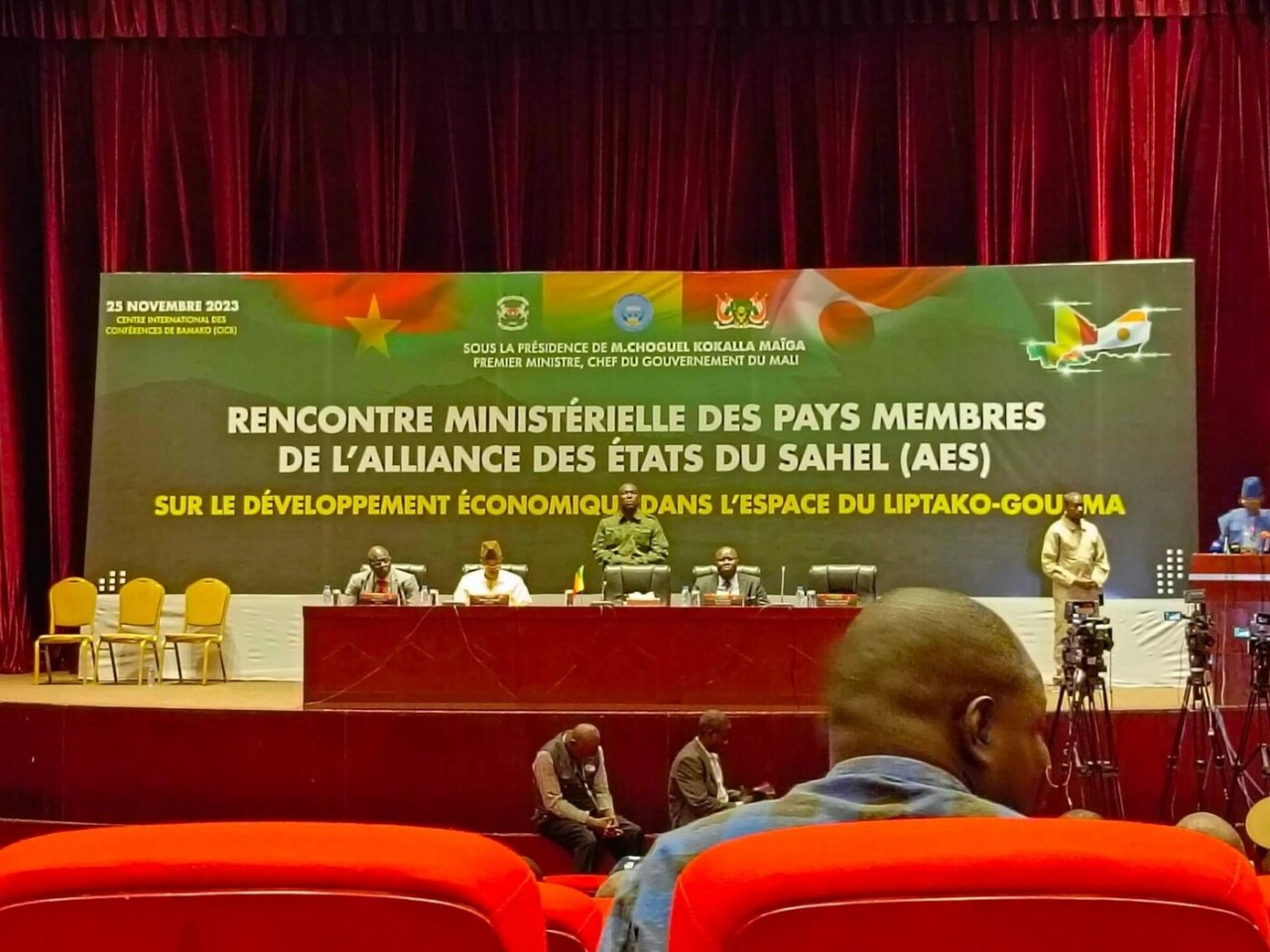 Các bộ trưởng kinh tế và thương mại cùng chuyên gia của Ba quốc gia Tây Phi gồm Burkina Faso, Mali và Niger nhóm họp tại Bamako, thủ đô của Mali, ngày 25/11. (Nguồn: Wadr)