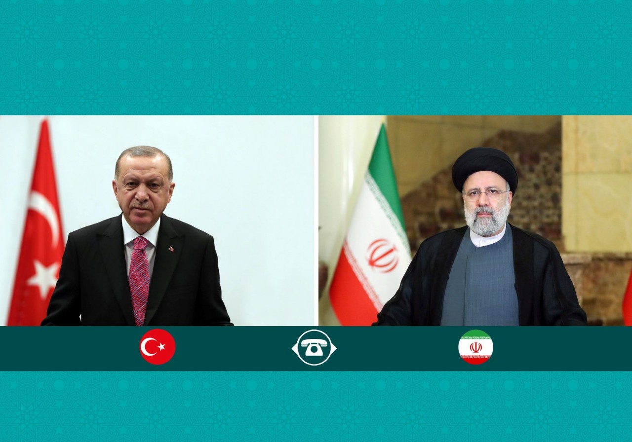 ประธานาธิบดีเรเซป ไตยิป เออร์โดกัน ของตุรกี สนทนาทางโทรศัพท์กับประธานาธิบดีอิหร่าน เอบราฮิม ไรซี  (ที่มา: รัฐบาลอิหร่าน)