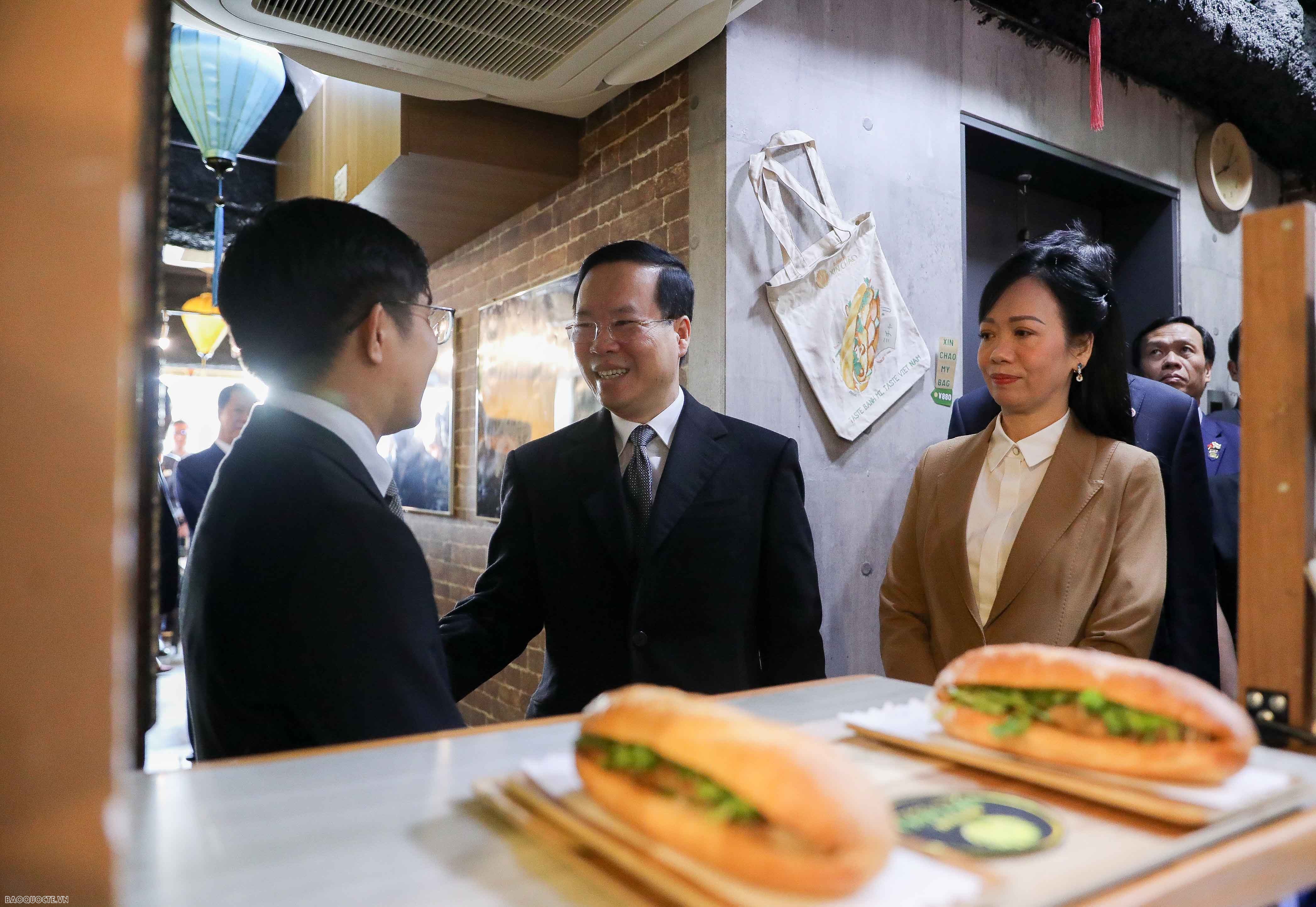 Chủ tịch nước và Phu nhân cùng quan chức và doanh nghiệp Nhật Bản thưởng thức ẩm thực Việt