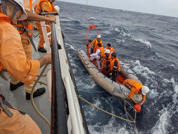 àu tìm kiếm cứu nạn chuyên dụng SAR 413 đã kịp thời cứu nạn được 4 ngư dân tàu cá của Việt Nam bị chìm trên vùng biển quốc tế.