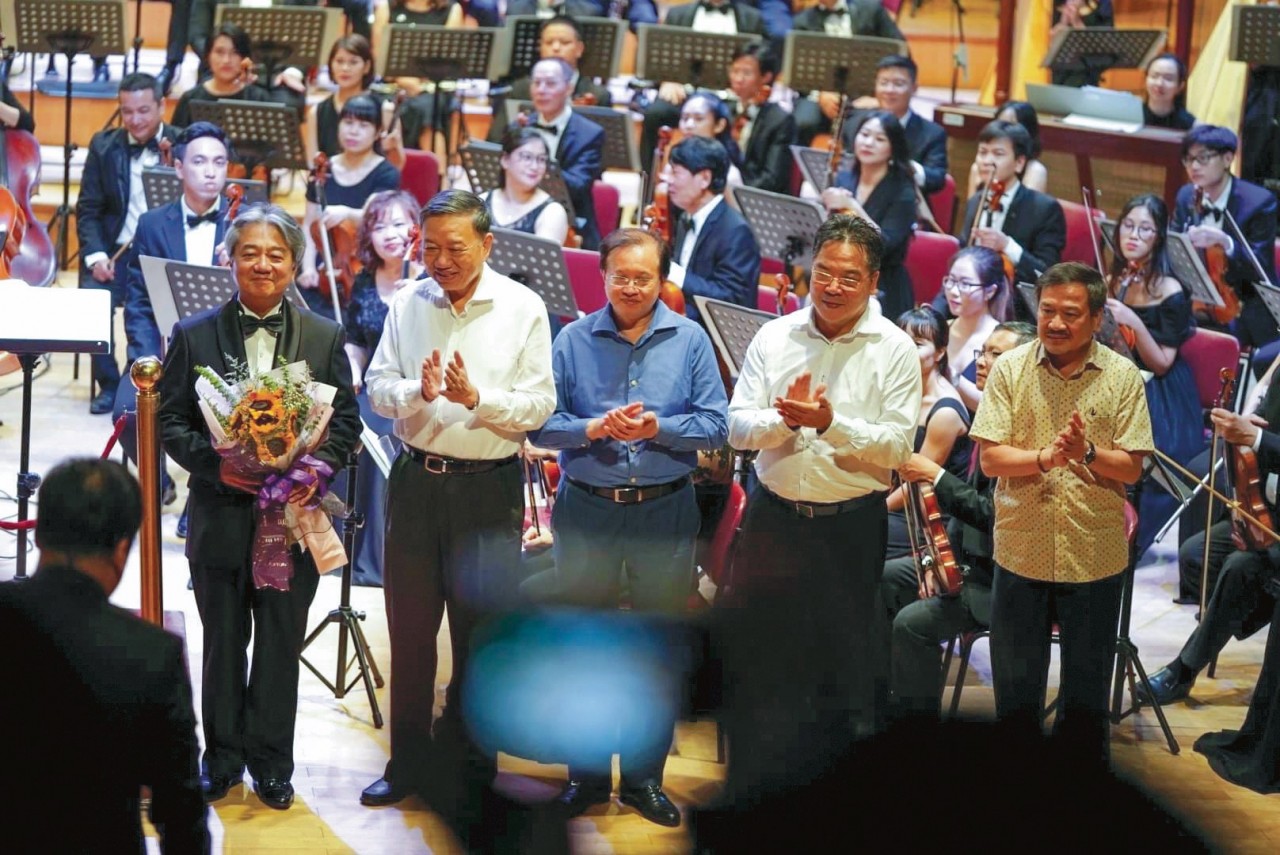 Nhạc trưởng người Nhật và mối nhân duyên với Việt Nam
