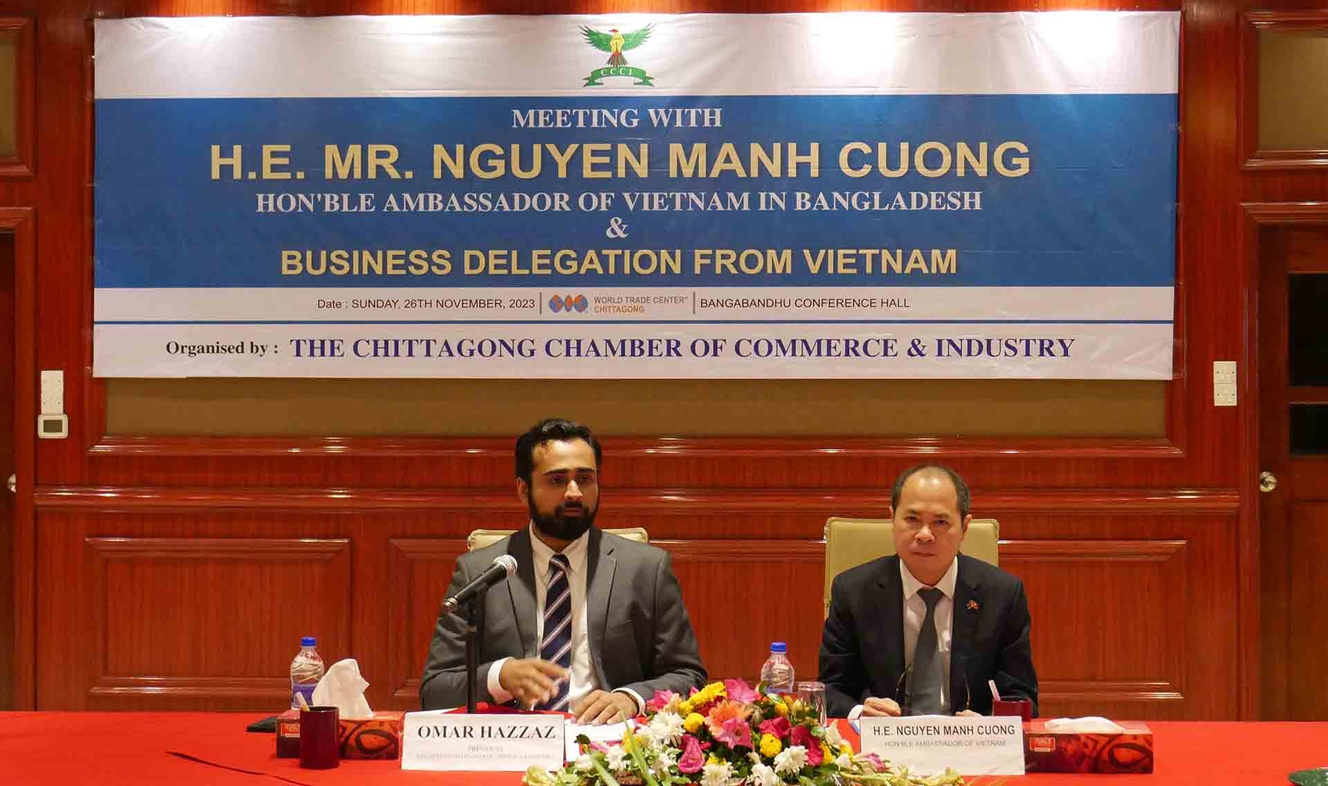 Đại sứ Nguyễn Mạnh Cường và Chủ tịch CCCI Omar Hazzaz đồng chủ trì Diễn đàn chính sách xúc tiến thương mại và đầu tư giữa nhóm doanh nghiệp Việt Nam và các doanh nghiệp thành viên của CCCI.