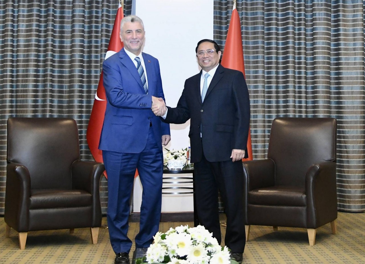 Thủ tướng Chính phủ Phạm Minh Chính tiếp Bộ trưởng Thương mại Thổ Nhĩ Kỳ Omer Bolat. 