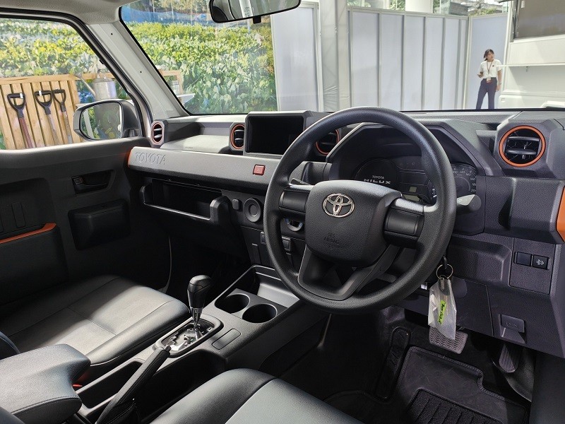 Cận cảnh Toyota Hilux Champ 2024 vừa ra mắt, giá từ 317 triệu đồng