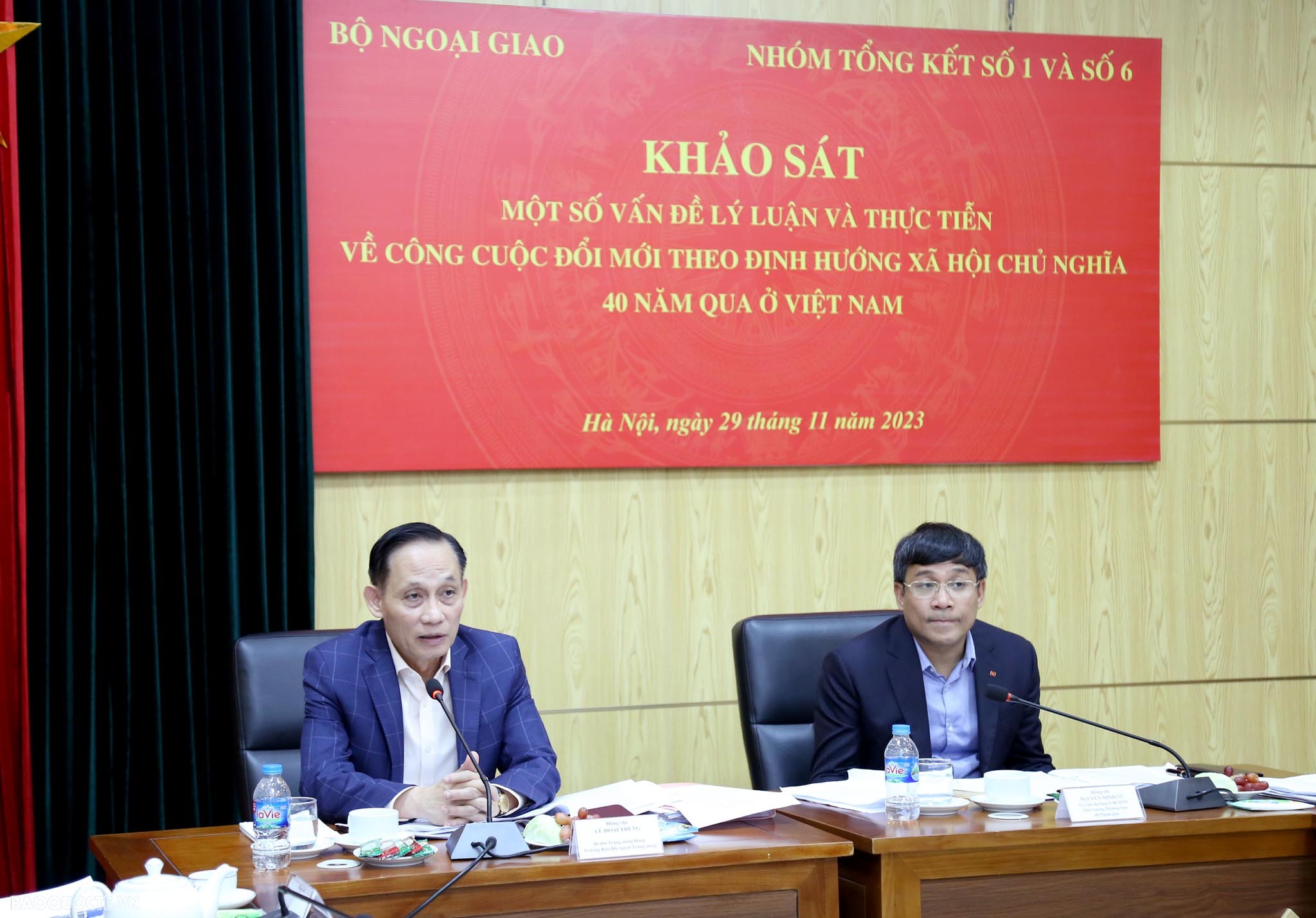 Thứ trưởng Thường trưc Ngoại giao Nguyễn Minh Vũ chủ trì họp ngóm tổng kết số 1 và số 6