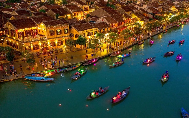 Cultural heritage is an invaluable asset that binds the national communities, the core of national identity, and the basis for creating new values and cultural exchange. (Source: TITC)