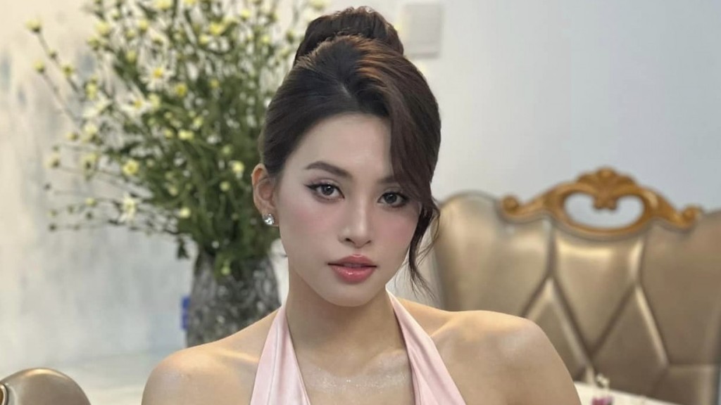 Hoa hậu Trần Tiểu Vy khoe khí chất ngút ngàn