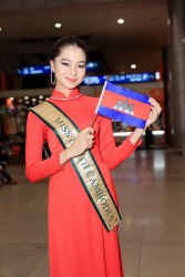 Hoa hậu Trái đất 2023: Loạt mỹ nhân các nước diện áo dài, khăn rằn khi đến sân bay Tân Sơn Nhất
