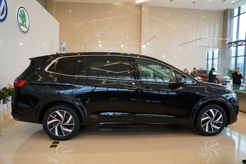 Volkswagen Viloran sẽ về Việt Nam vào cuối tháng 12, giá từ 1,989 tỷ đồng