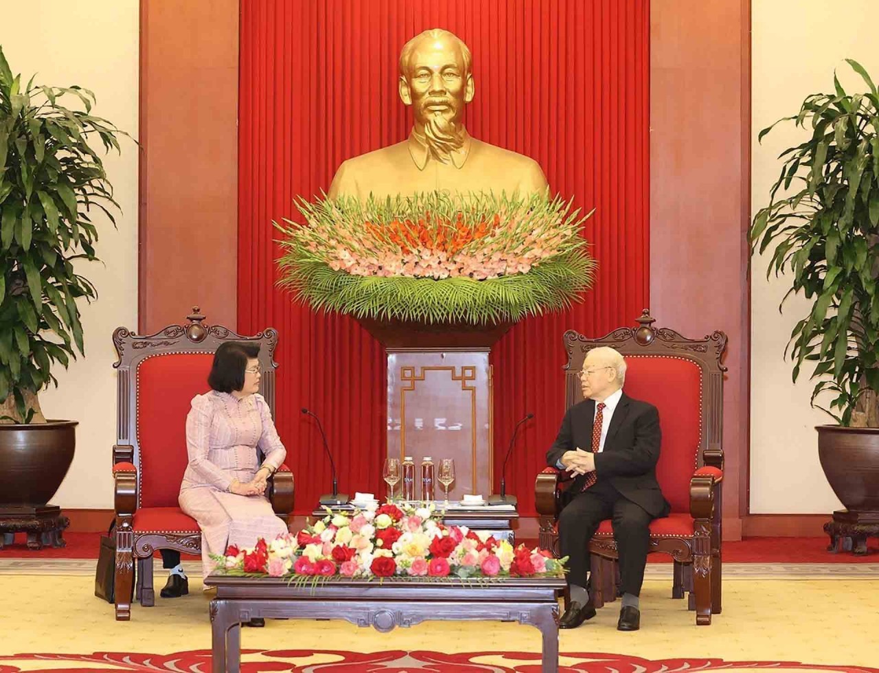 General Secretary Nguyen Phu Trong receives President of Cambodian NA Khuon Sudary