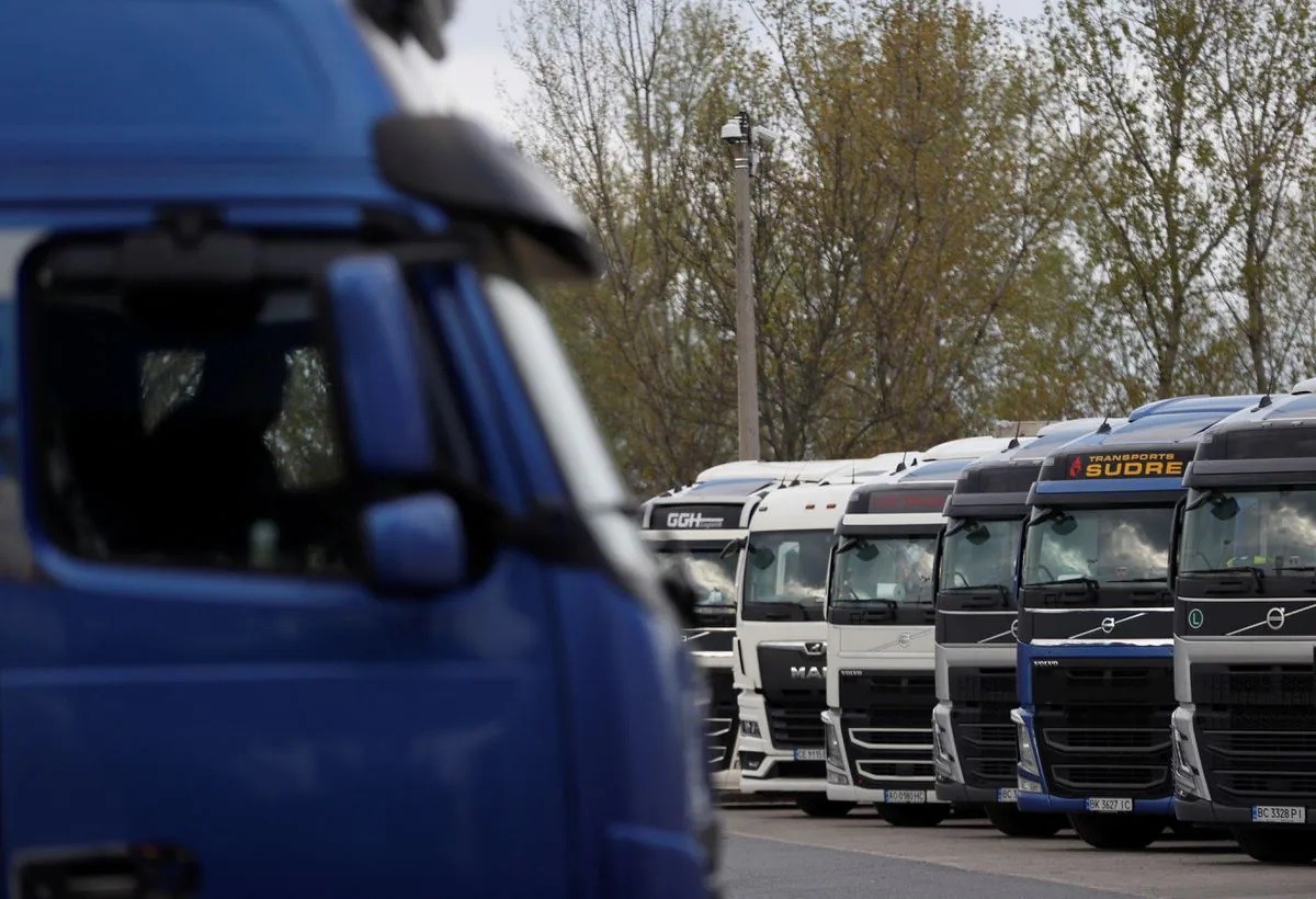 (12.03) Các xe tải Ukraine đã gặp nhiều khó khăn trong việc di chuyển qua biên giới láng giềng thời gian qua. (Nguồn: Reuters)